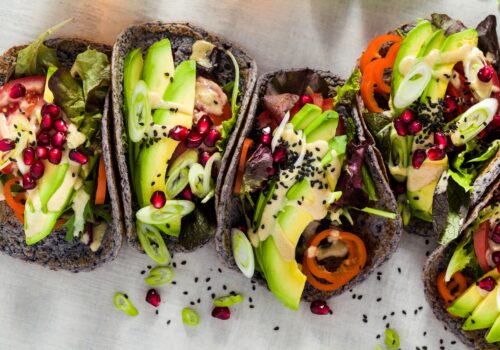 Tacos Végétariens aux Haricots Noirs et Avocat