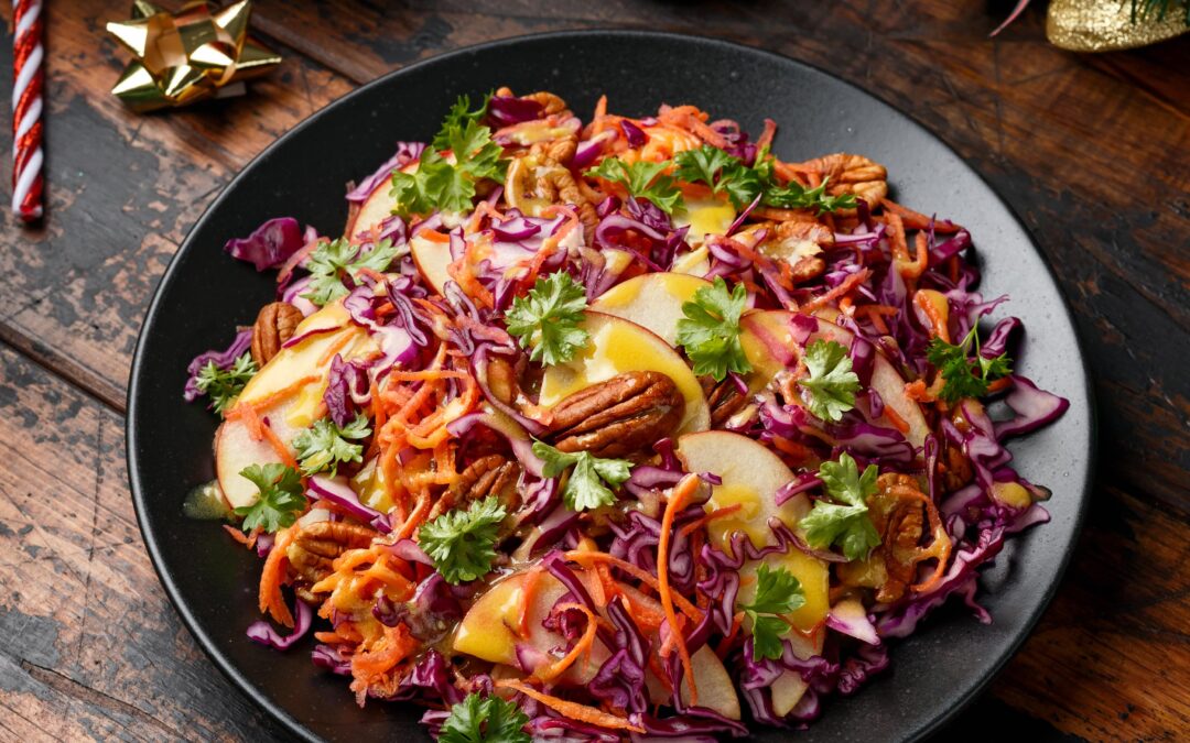 Salade de Noël au Chou Rouge, Carottes, Pommes et Noix de Pécan